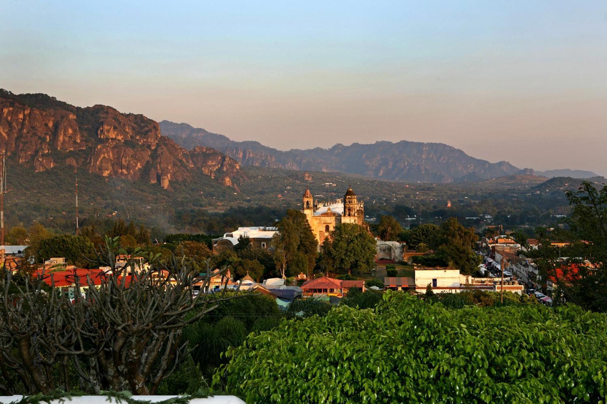 Posada Del Tepozteco - Hotel & Gallery Tepoztlán Exterior photo